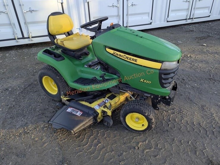 john-deere-x320-image-1