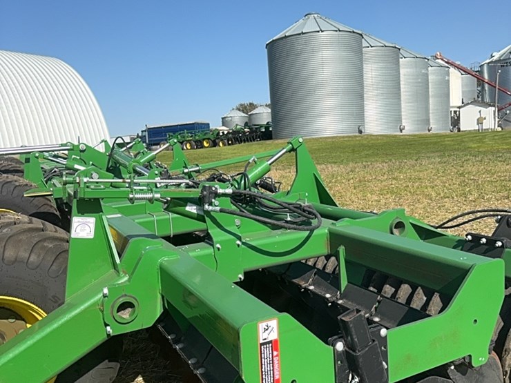 2023-john-deere-h-image-14