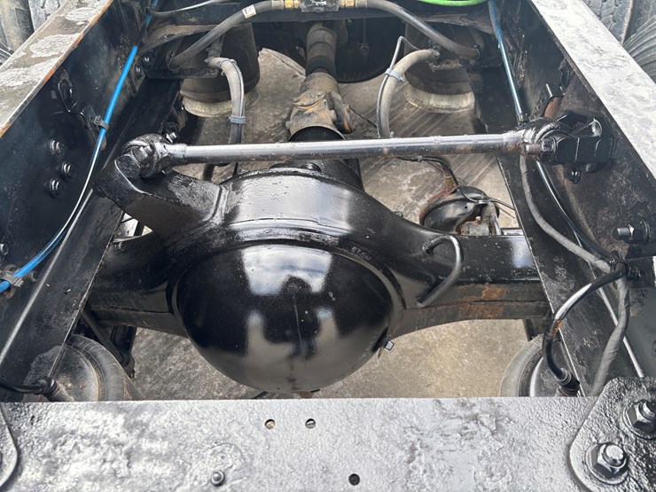 2018-freightliner-cascadia-126-image-53