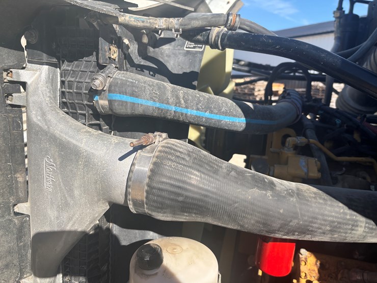 2005-sterling-lt8500-image-20