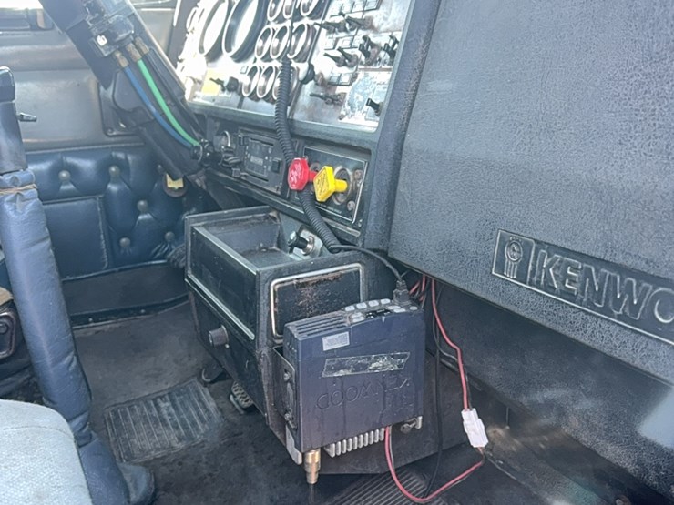 1990-kenworth-t600-image-188