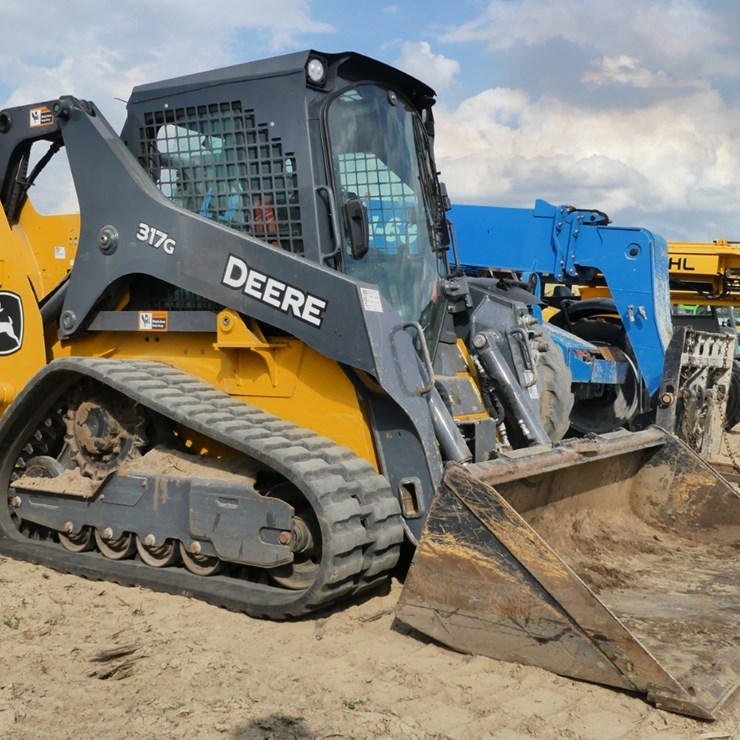 2023 DEERE 317G