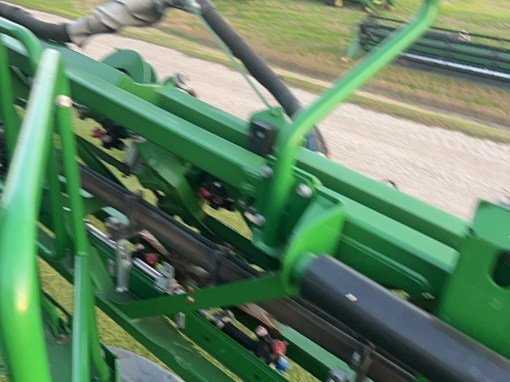 2014-john-deere-r4030-image-32