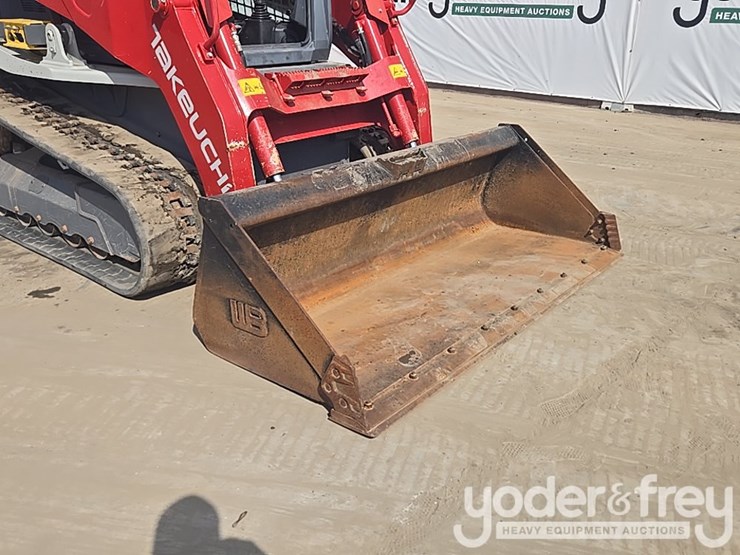 2023-takeuchi-tl12v2-image-11