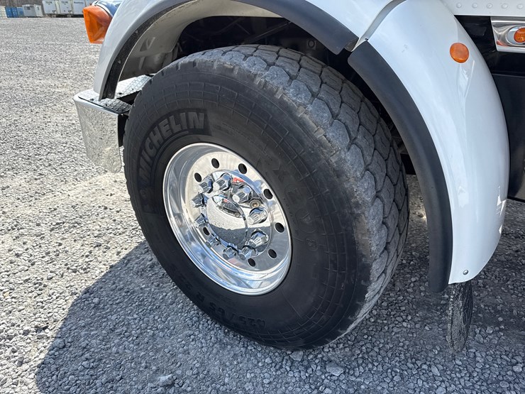 2008-peterbilt-367-image-12