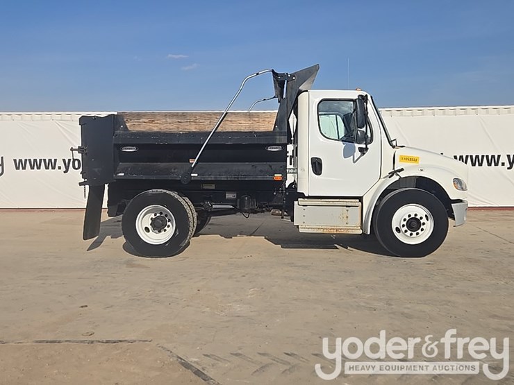 2020-freightliner-m2-106-image-6