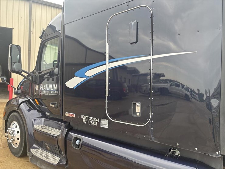 2019-peterbilt-579-image-9