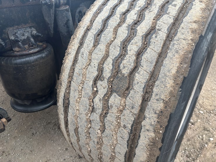 2016-freightliner-cascadia-113-image-82