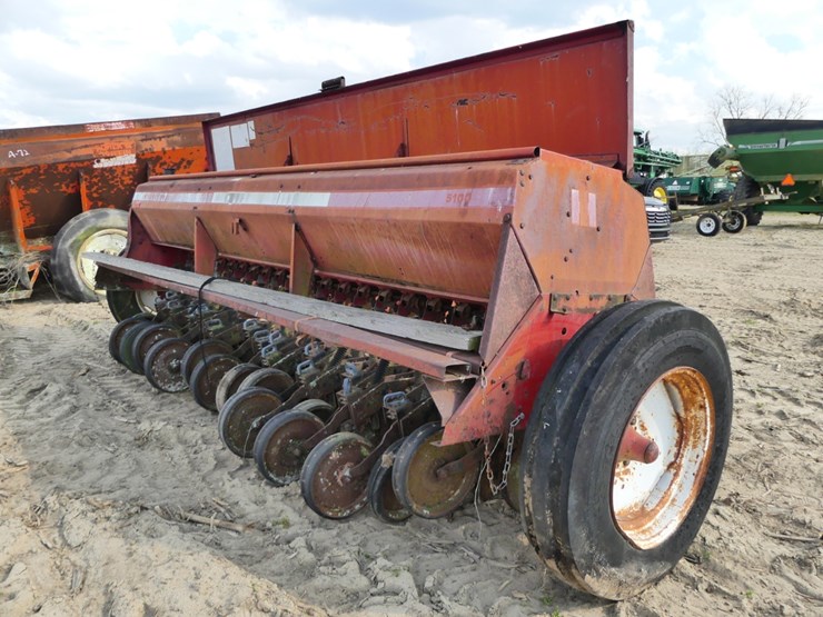 case-ih-5100-image-3