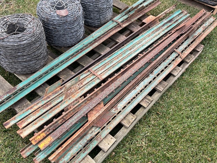 lot-19.-posts-and-wire,-all-either-new-or-like-new-image-6