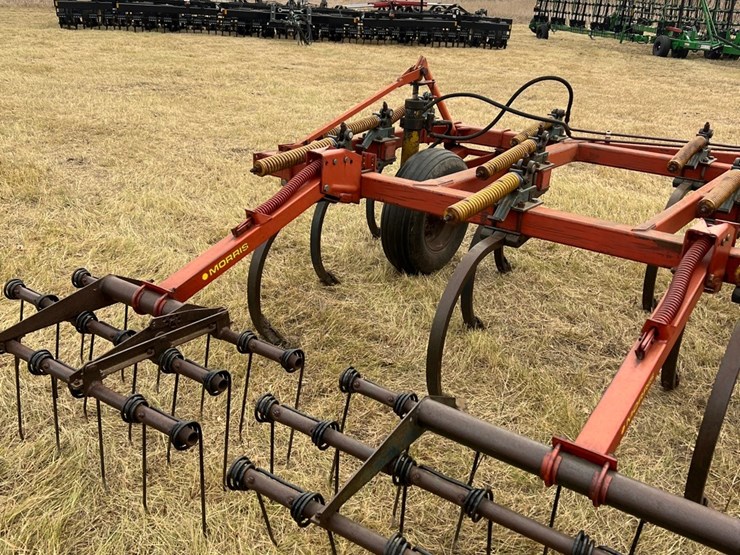 lot-49.-1981-33’-morris-magnum-model-cp-731-chisel-plow-w/3-bar-harrows,-well-maintained-unit,-super-clean-and-straight,-check-photos-image-32