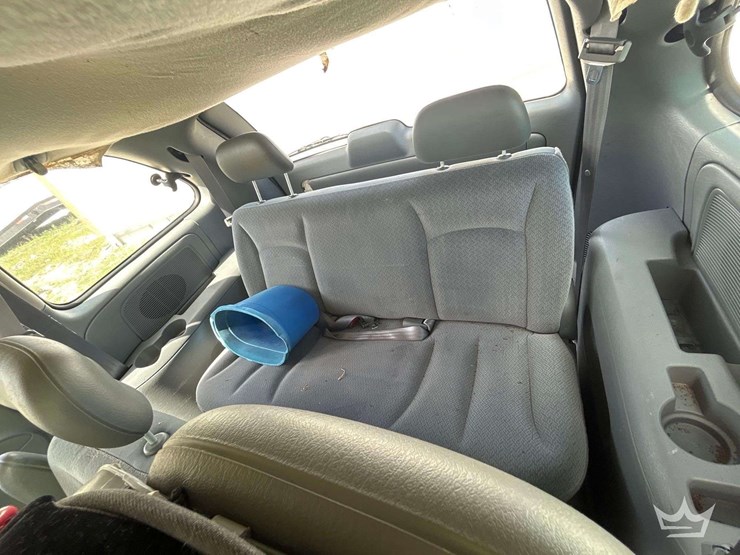 2005-dodge-caravan-image-17