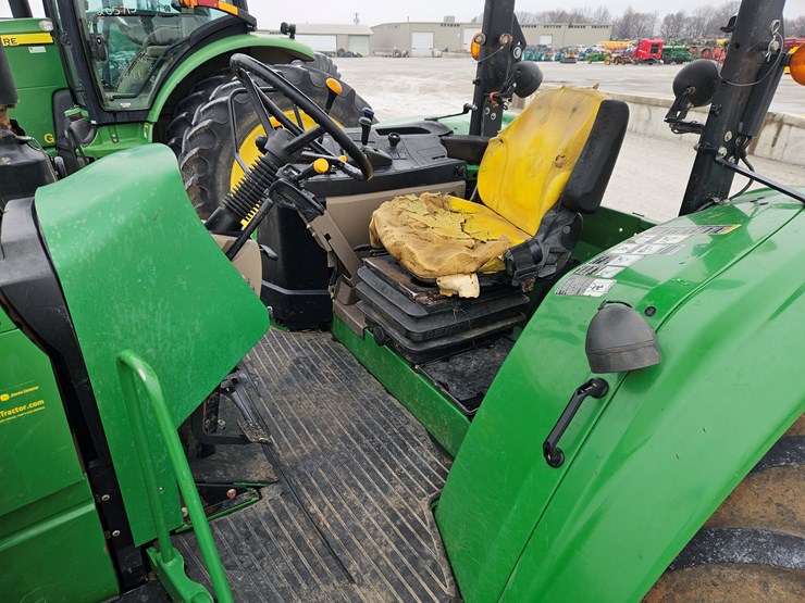 2017-john-deere-6110m-image-10