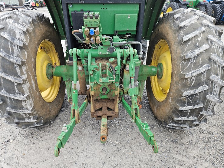 2014-john-deere-6105d-image-13