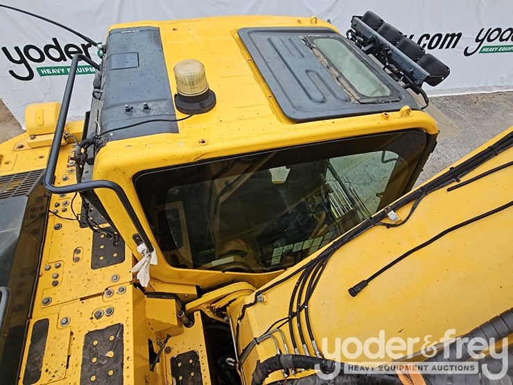 2019-komatsu-pc228us-lc-image-32