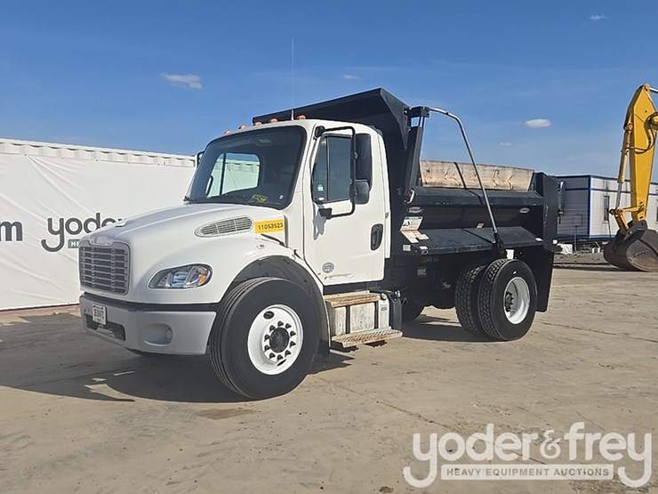 2020-freightliner-m2-106-image-1