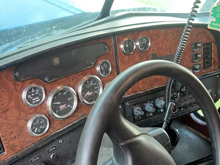 2003-peterbilt-379-image-48