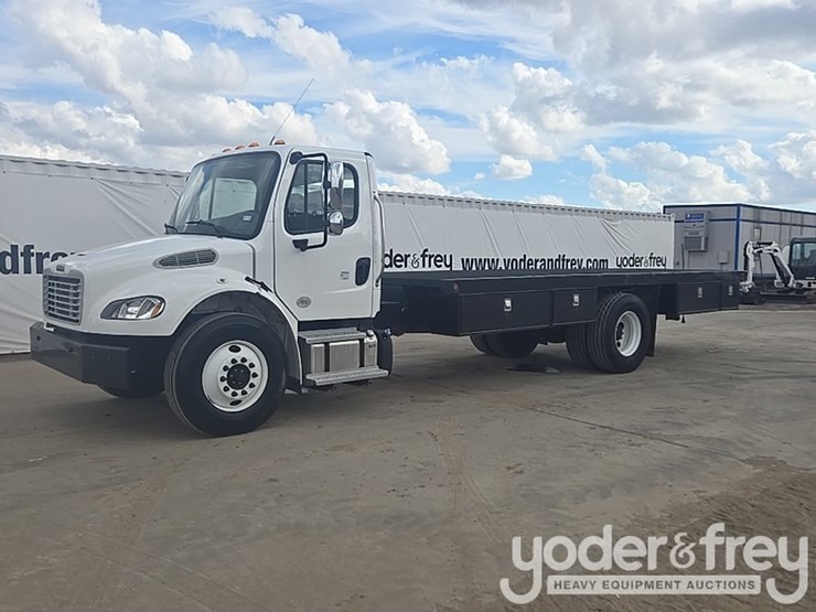2021-freightliner-m2-106-image-1