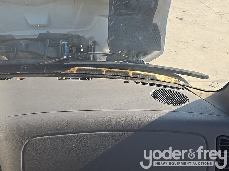 2020-freightliner-m2-106-image-64