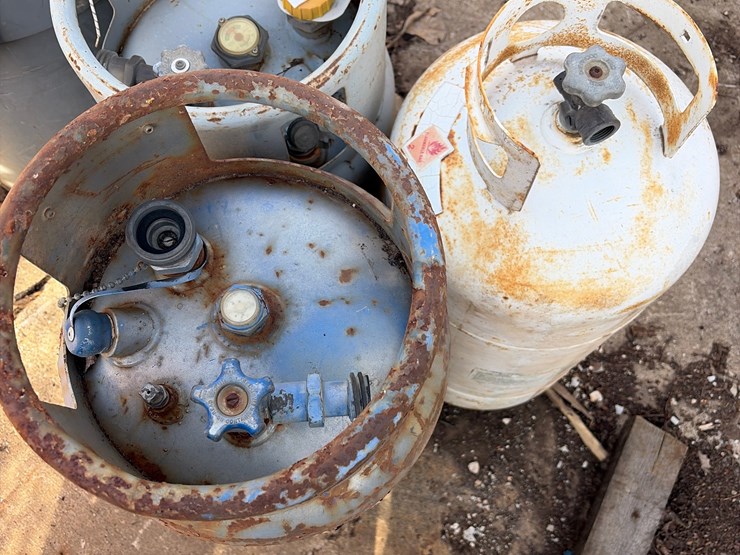 #93-•-propane-tanks-image-4