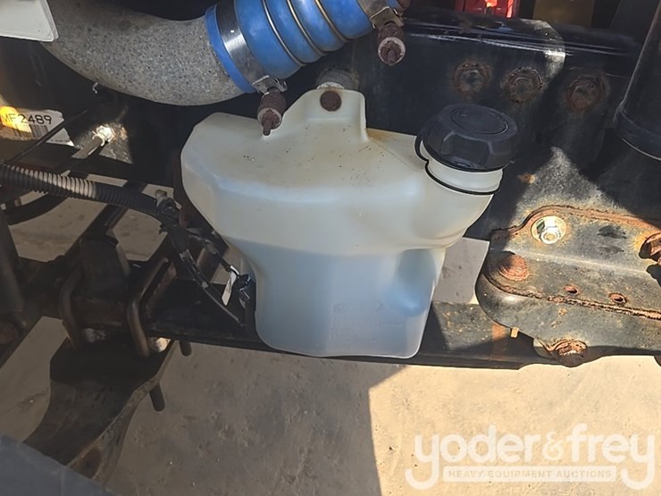 2020-freightliner-m2-106-image-41