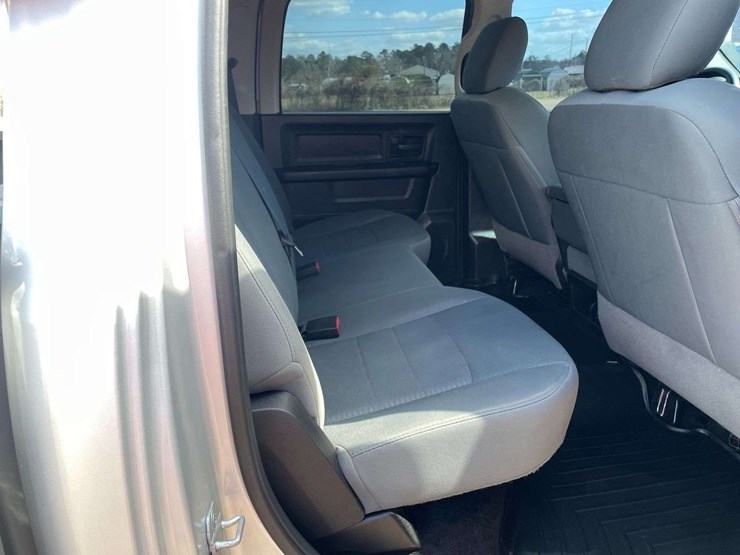 2014-dodge-1500-image-16