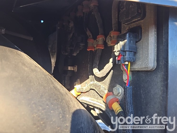 2018-deere-700k-image-54