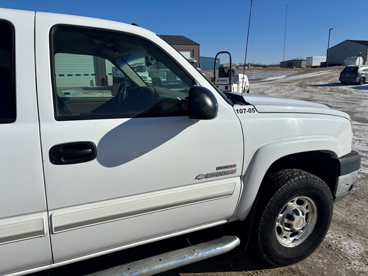 2005-chevrolet-2500-image-17