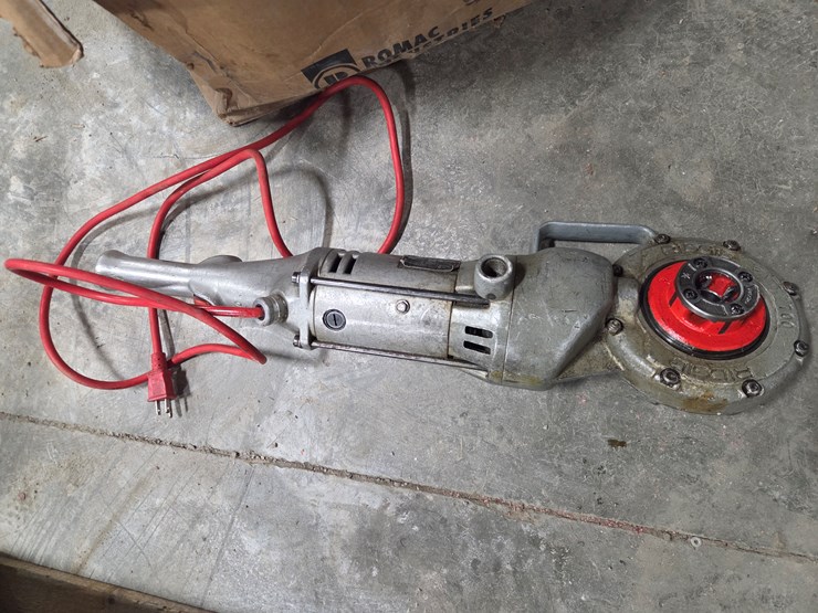 #5420-•-ridgid-700-pipe-threader-w/-1/2"-2"-fittings-image-5