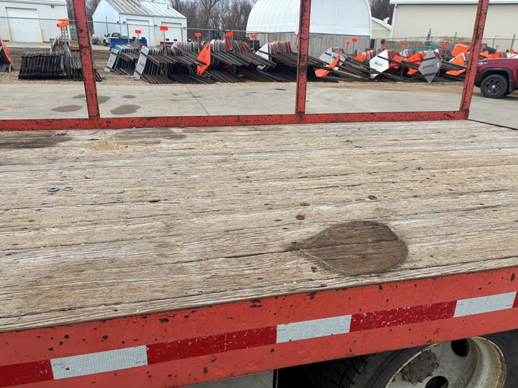 2015-isuzu-npr-xd-image-44