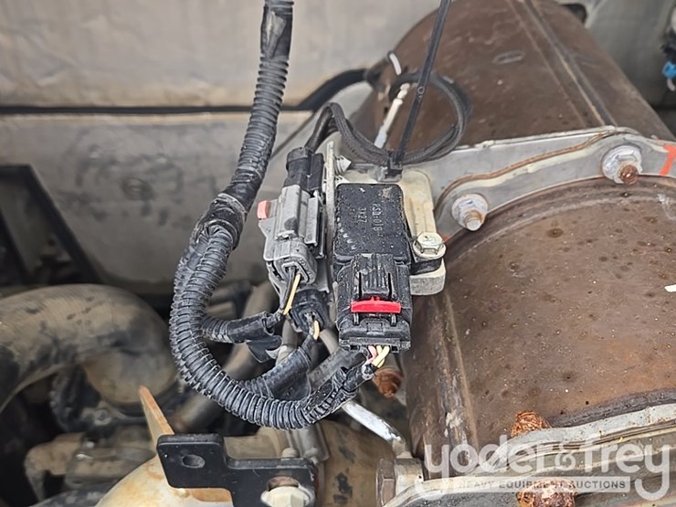 2021-deere-317g-image-59