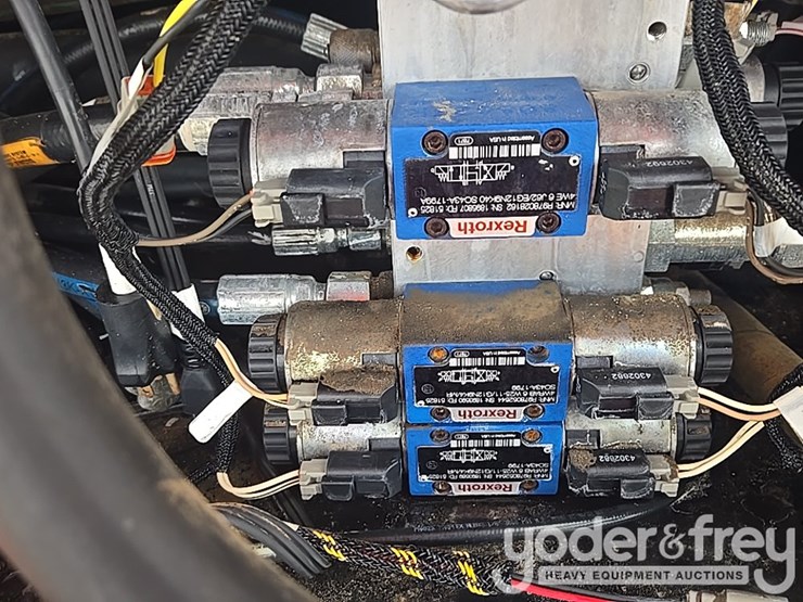 2015-jlg-600s-image-48