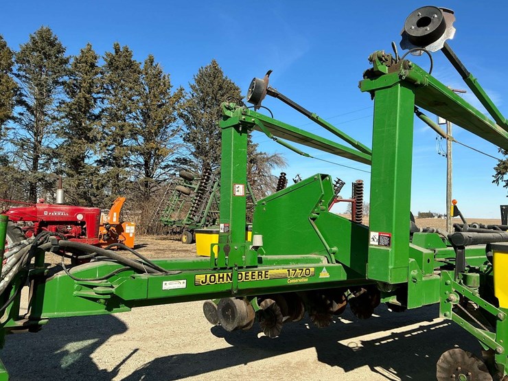 2001-john-deere-1770-image-14