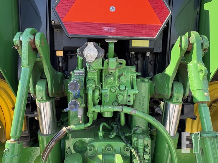 2011-john-deere-7130-image-15