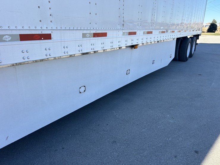 2014-utility-53'-image-13