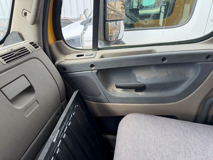 #40954-•-2016-freightliner-t/a-daycab-truck-tractor-3akjgedv4gsgw5933-image-71