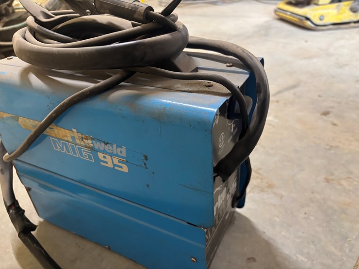 #3655-•-clarke-95-mig-welder-image-4