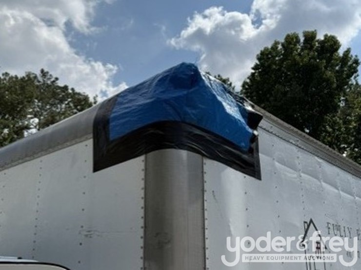 2015-isuzu-npr-image-5