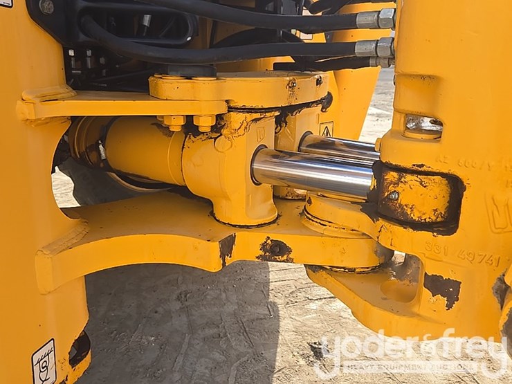 2017-jcb-3cx-image-60