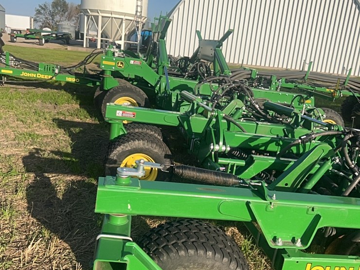 2018-john-deere-1910-image-98