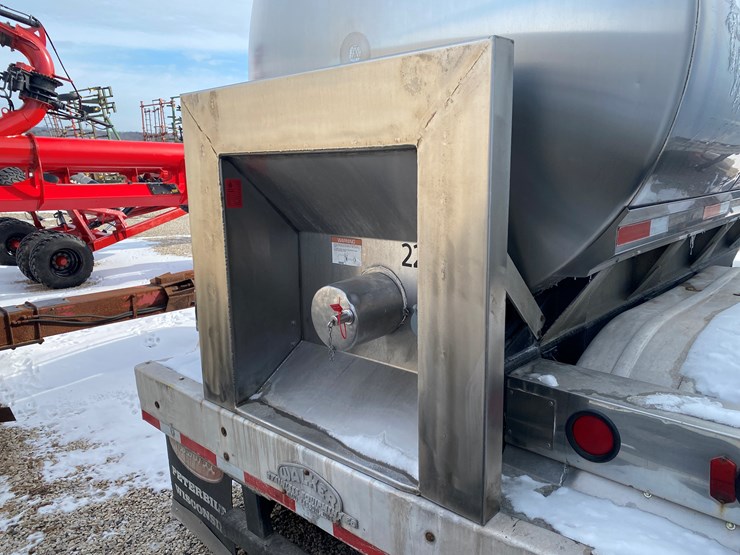 1989-walker-tanker-image-17