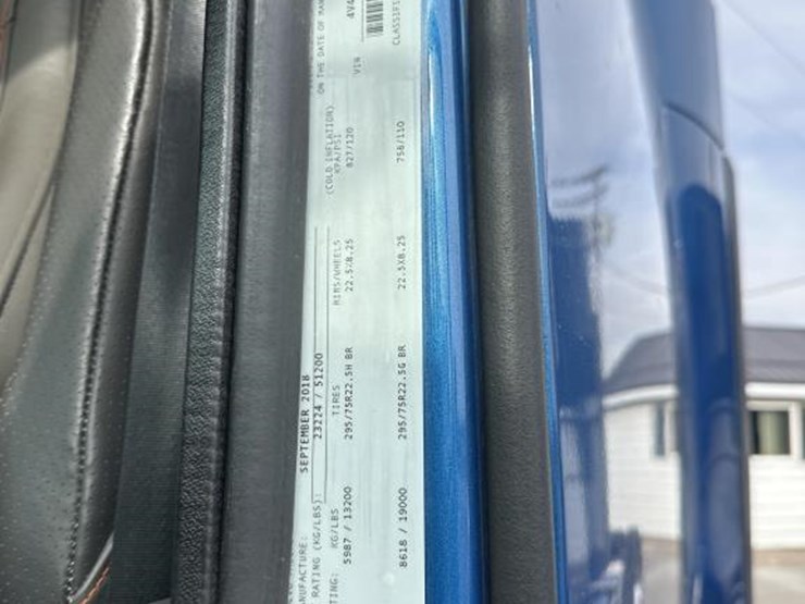 2019-volvo-10-image-67