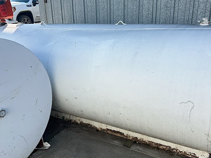 1000-gallon-fuel-tank-and-500-gallon-fuel-tank,-sell-together,-includes-pump,-used-for-diesel-image-11