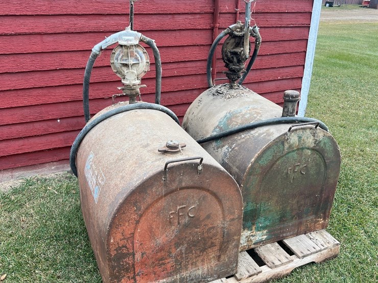 lot-39.-70-gallon-service-tank-with-hand-pump,-stored-inside.-(bid-is-for-the-red-tank)-image-1