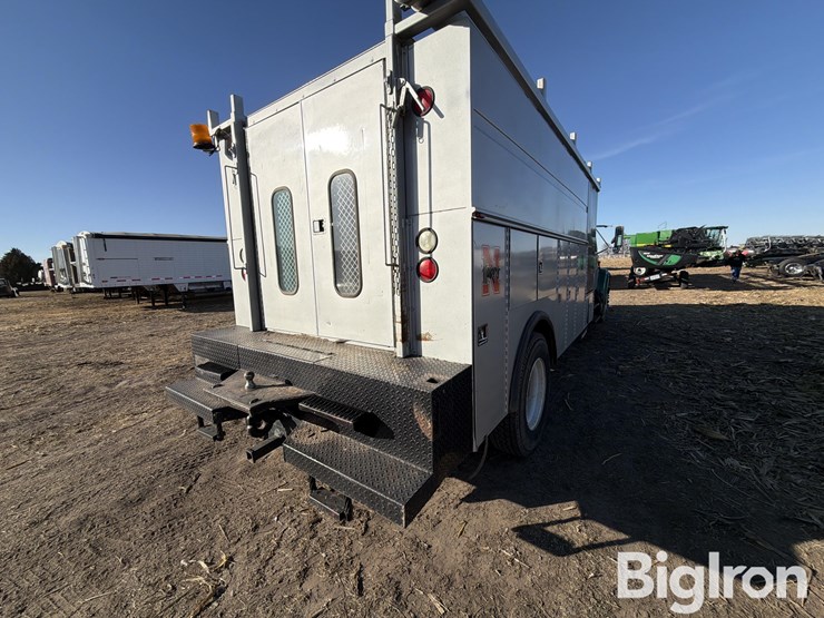 2001-international-4700-image-17