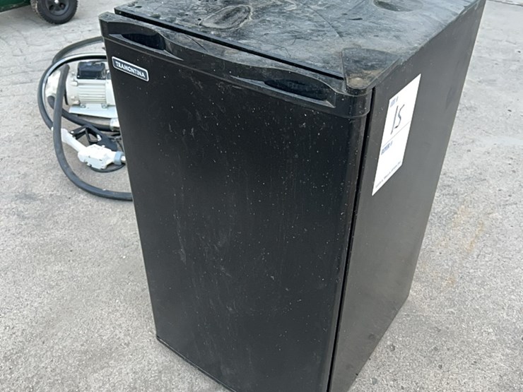 fridge-for-dorm-room,-dryer-shack,-shop,-etc.,-works-good-image-2