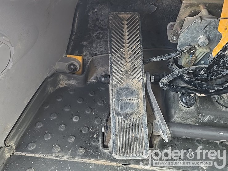 2014-volvo-l150h-image-101