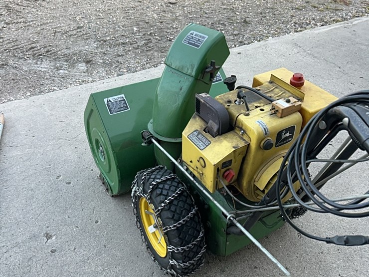 john-deere-model-826-snowblower,-nice-shape,-low-time,-stored-inside,-electric-start-image-18