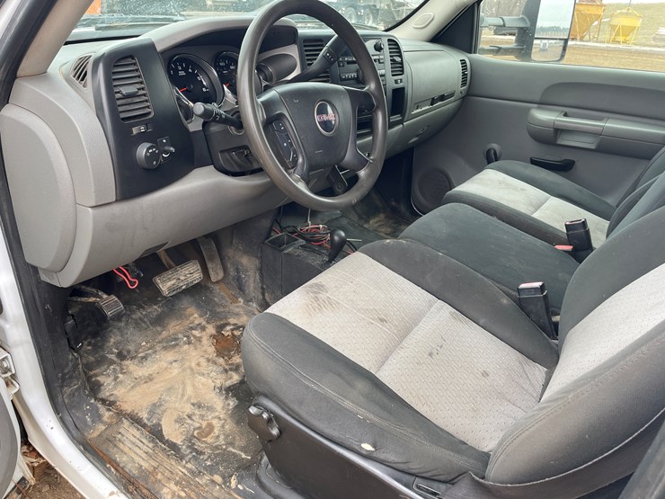 2008-gmc-3500-image-30