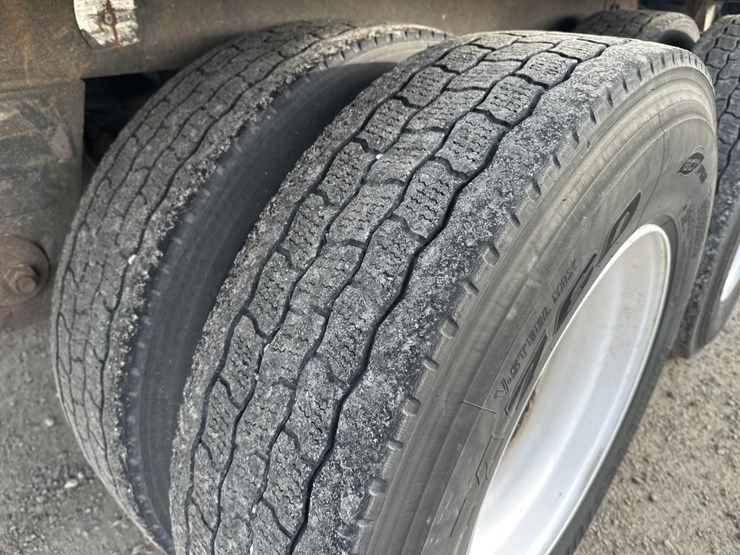 2017-utility-53'-image-24